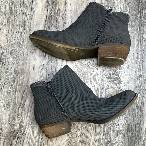 Kensie Gerona Textured Suede Grey Ankle Bootie, size 7.5 - Picture 3 of 9